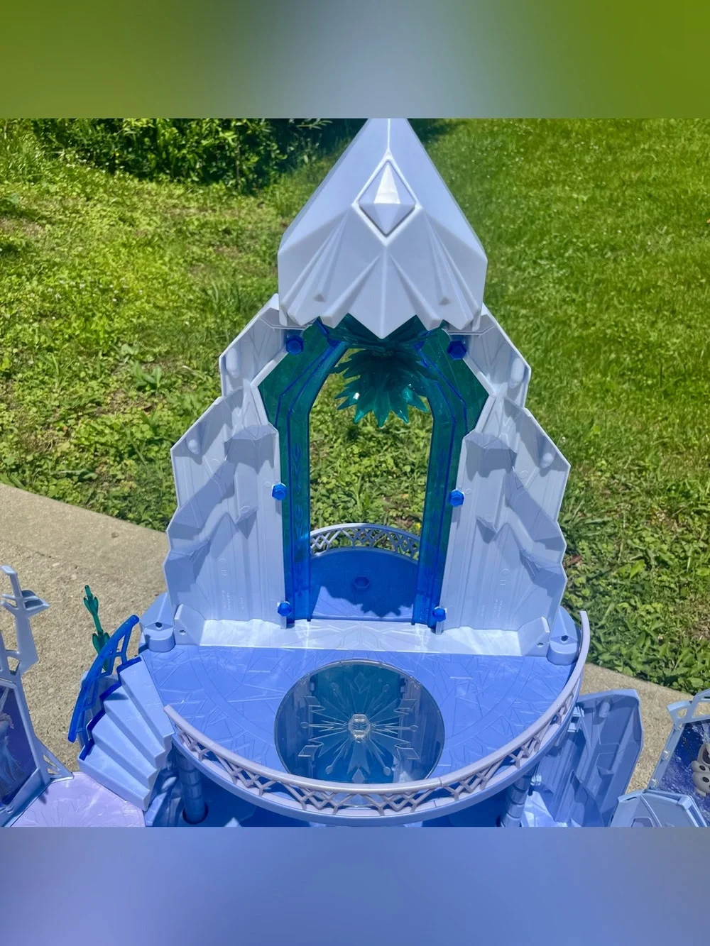Rare Disney Frozen Elsa’s Magical Ice Palace 2014 Retired 3 Ft Tall Light Up